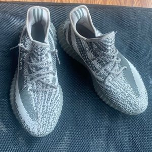 Yeezy 350 Triple Grey size 10 mens
